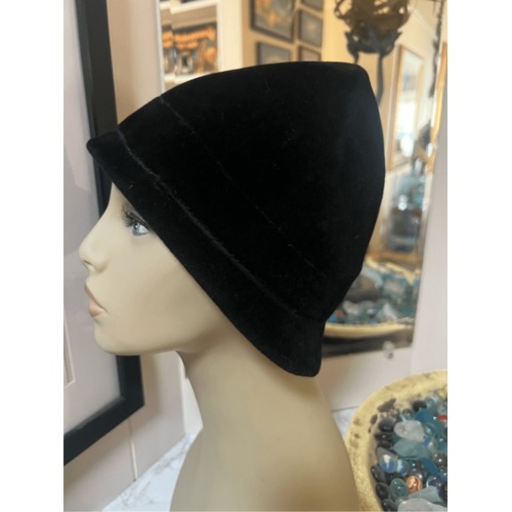 1940's Monte Carlo Italy Vintage Black Velour Pixie Hat 22 1/2